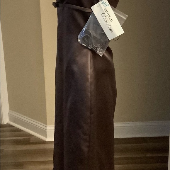 Brown Jim HJELM:Size 8
Brown Midi Dress Special Occasion
New Tag Attached - Picture 4 of 9